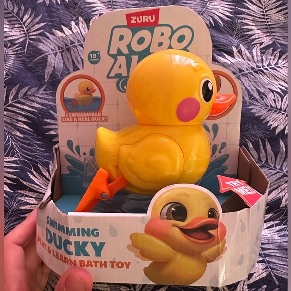 Robo Alive Junior Battery-Powered Baby Duck Bath Toy by ZURU , Yellow - Picture 1 of 2